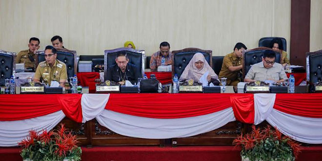 Wali Kota Medan Rico Waas hadir di rapat paripurna DPRD Medan membahas Ranperda APBD 2027