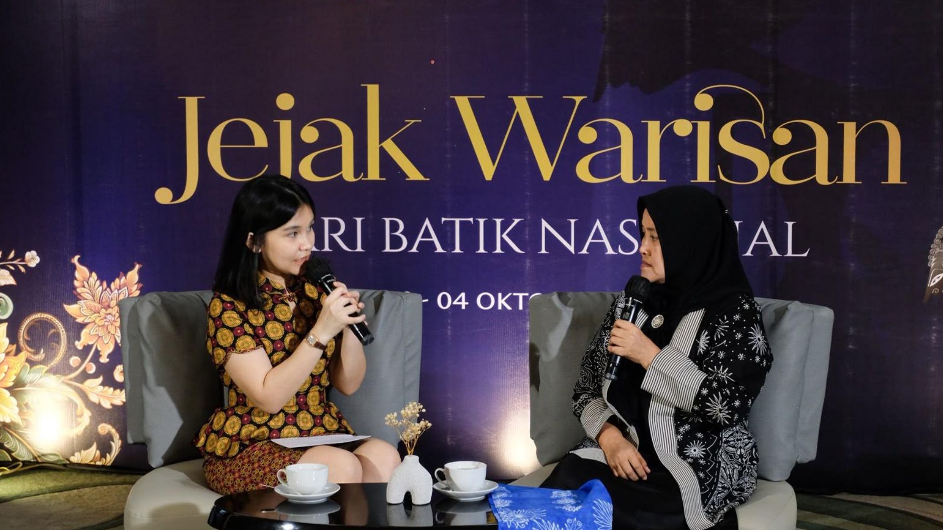 Peragaan batik dan pameran di lobi Grand Mercure Medan Angkasa saat peringatan Hari Batik Nasional