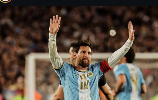 Lionel Messi memberikan salam perpisahan di Estadio Mâs Monumental, Buenos Aires