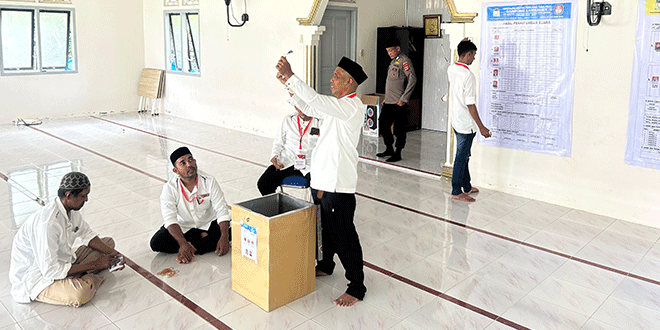 Suasana penghitungan suara pemilihan Tuha Peut Lamkruet