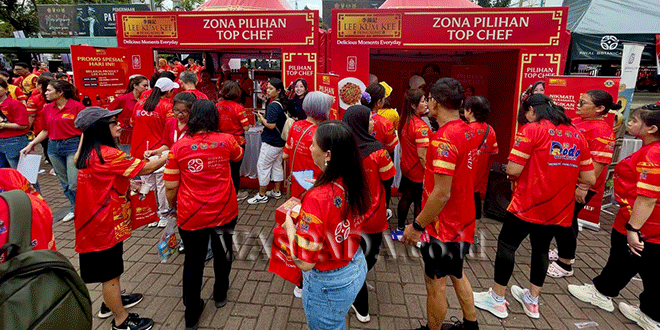 Peserta jalan sehat Lee Kum Kee dan Lions Club di Lapangan Benteng Medan