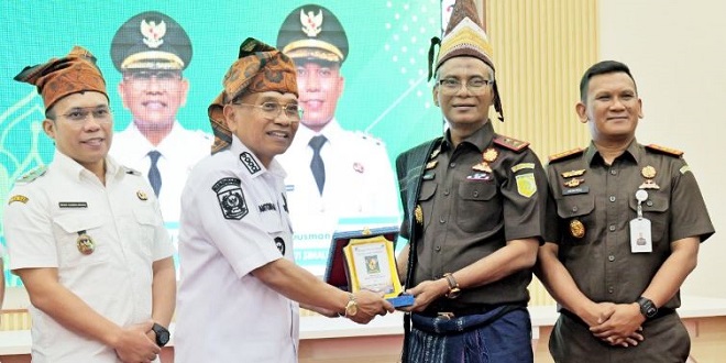 Bupati Simalungun dan Kajati Sumut di acara Penguatan Kepatuhan Hukum
