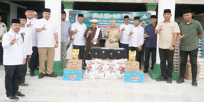 Penyerahan bantuan oleh Plt Bupati Langkat untuk Haul ke-103 di Besilam