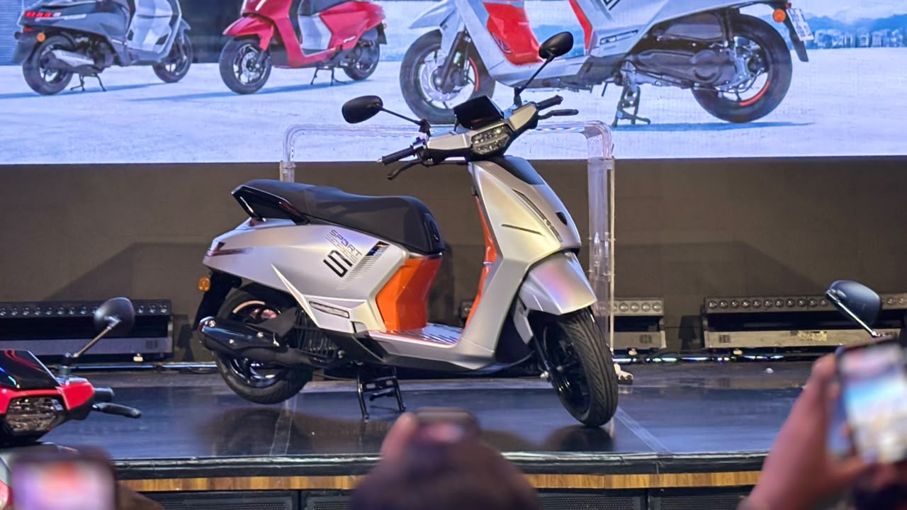 Peugeot Django Evo 125 berwarna hitam dan merah diluncurkan di Jakarta dengan desain modern khas Eropa