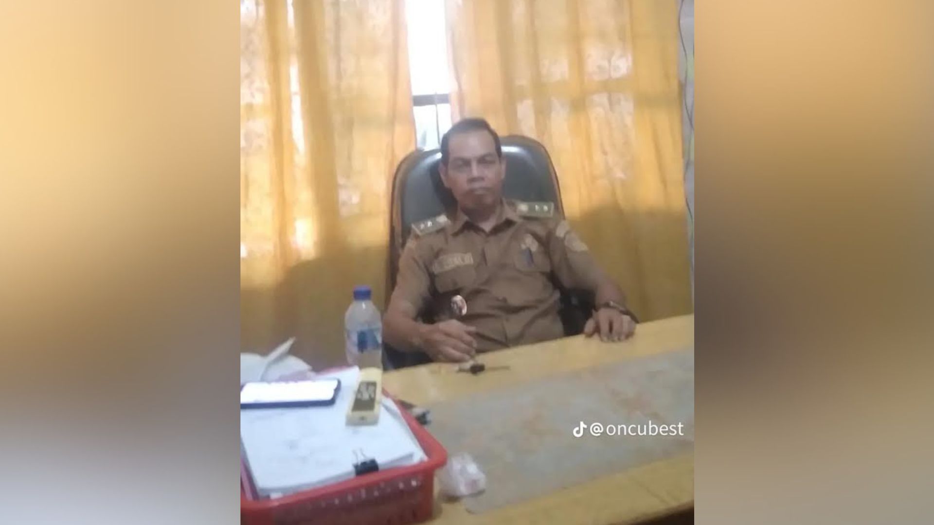 Pembagian beras bansos di Kelurahan Pulo Padang, Rantauprapat