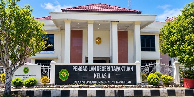 Ilustrasi pengadilan dan kayu olahan terkait kasus pemalsuan dokumen pengangkutan