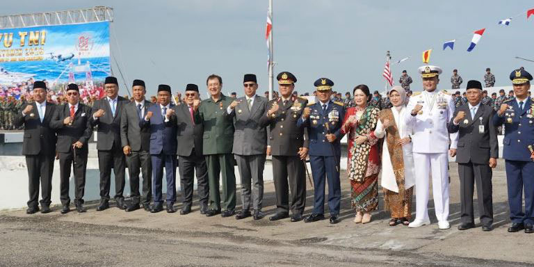 Wali Kota Medan Rico Waas menghadiri HUT TNI ke-81 di Kodaeral I Belawan