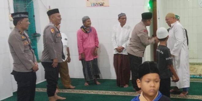 Kapolres memimpin kegiatan Subuh Keliling di Masjid Al Hidayah Pematangsiantar