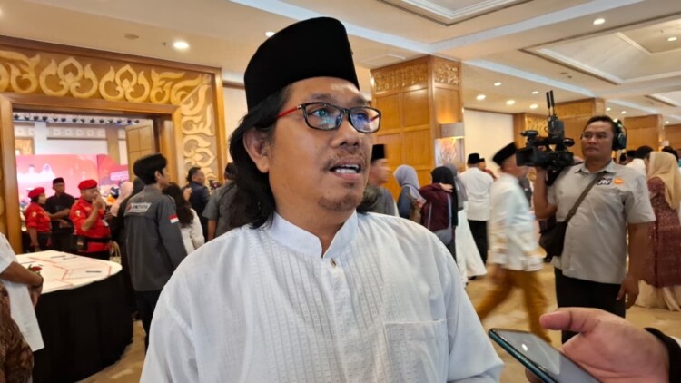 Papan pengumuman perizinan dan pengawasan tempat hiburan di Surabaya
