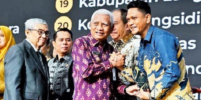 Penghargaan Predikat Informatif KI Sumut 2026 diterima Diskominfo Simalungun