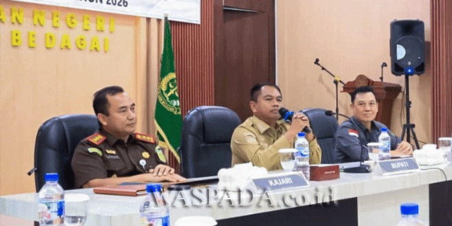 Bupati Darma Wijaya saat rapat koordinasi Tim PAKEM di Aula Kejaksaan Negeri Sergai