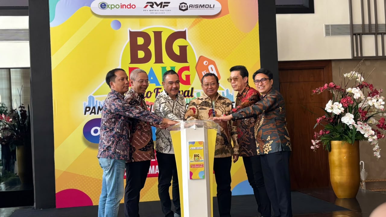 Pameran otomotif Big Bang Auto Festival 2026 di JIExpo Kemayoran menampilkan mobil dan sepeda motor listrik