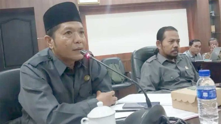 Rapat Komisi A DPRD Jember membahas kuota 30 persen keterwakilan perempuan di BPD